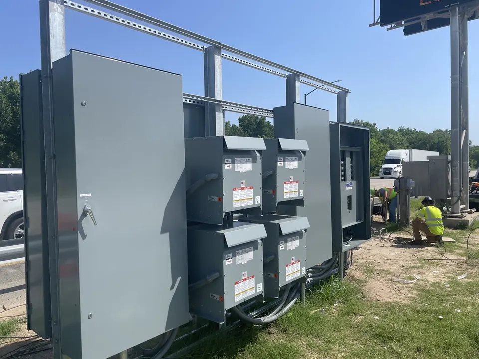 DMS cuadros eléctricos DE distribución Y transformadores junto A LA I-430