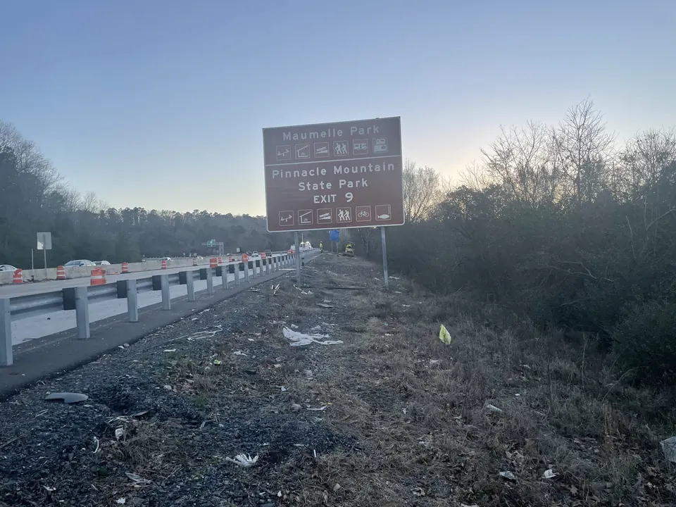 Corredor de construcción de la I-430 cerca de Maumelle Park y Pinnacle Mountain